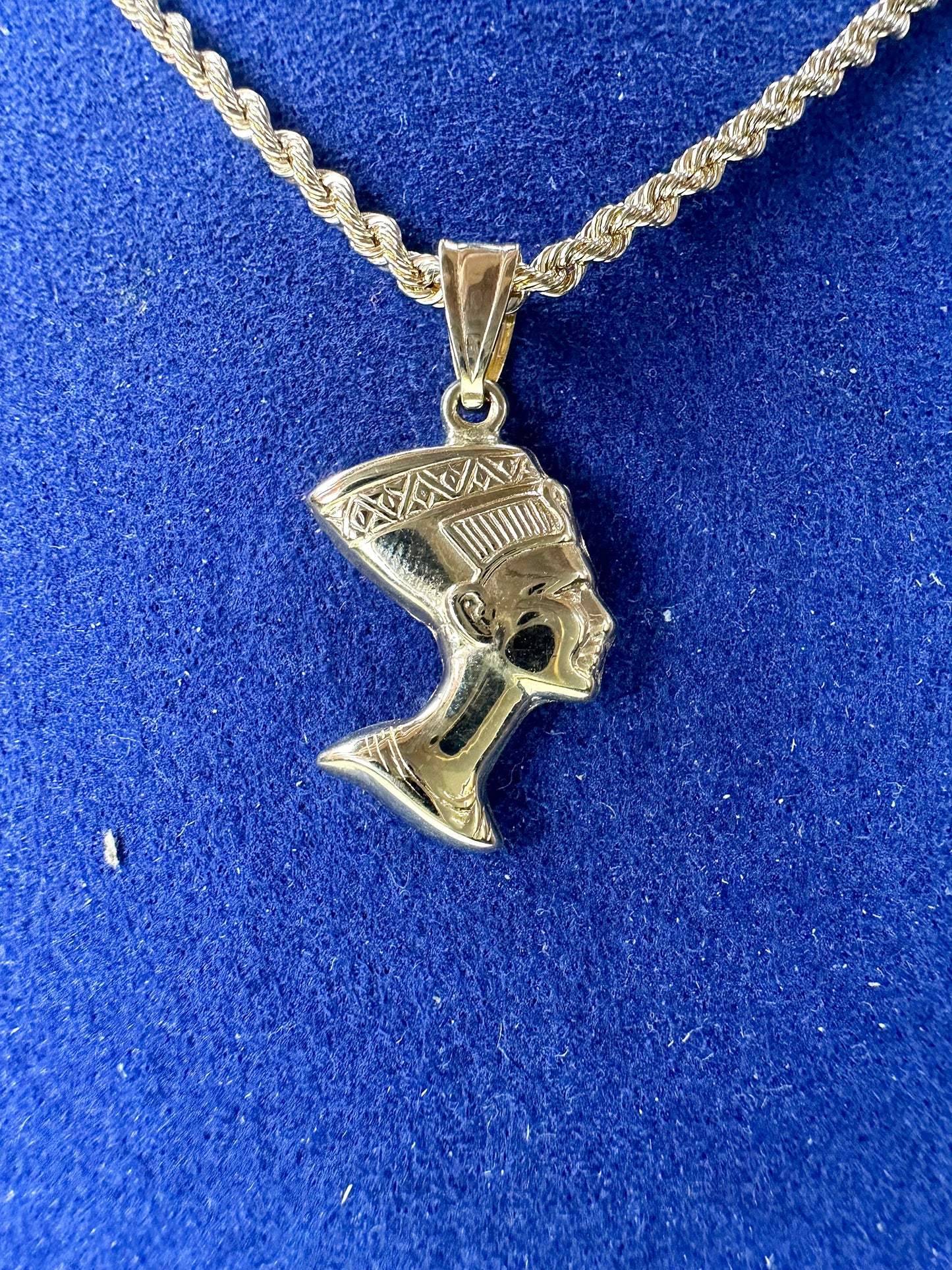 Collier corde pend nefertiti