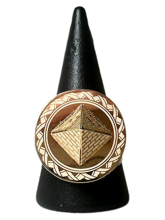 Chevalière ronde pyramide