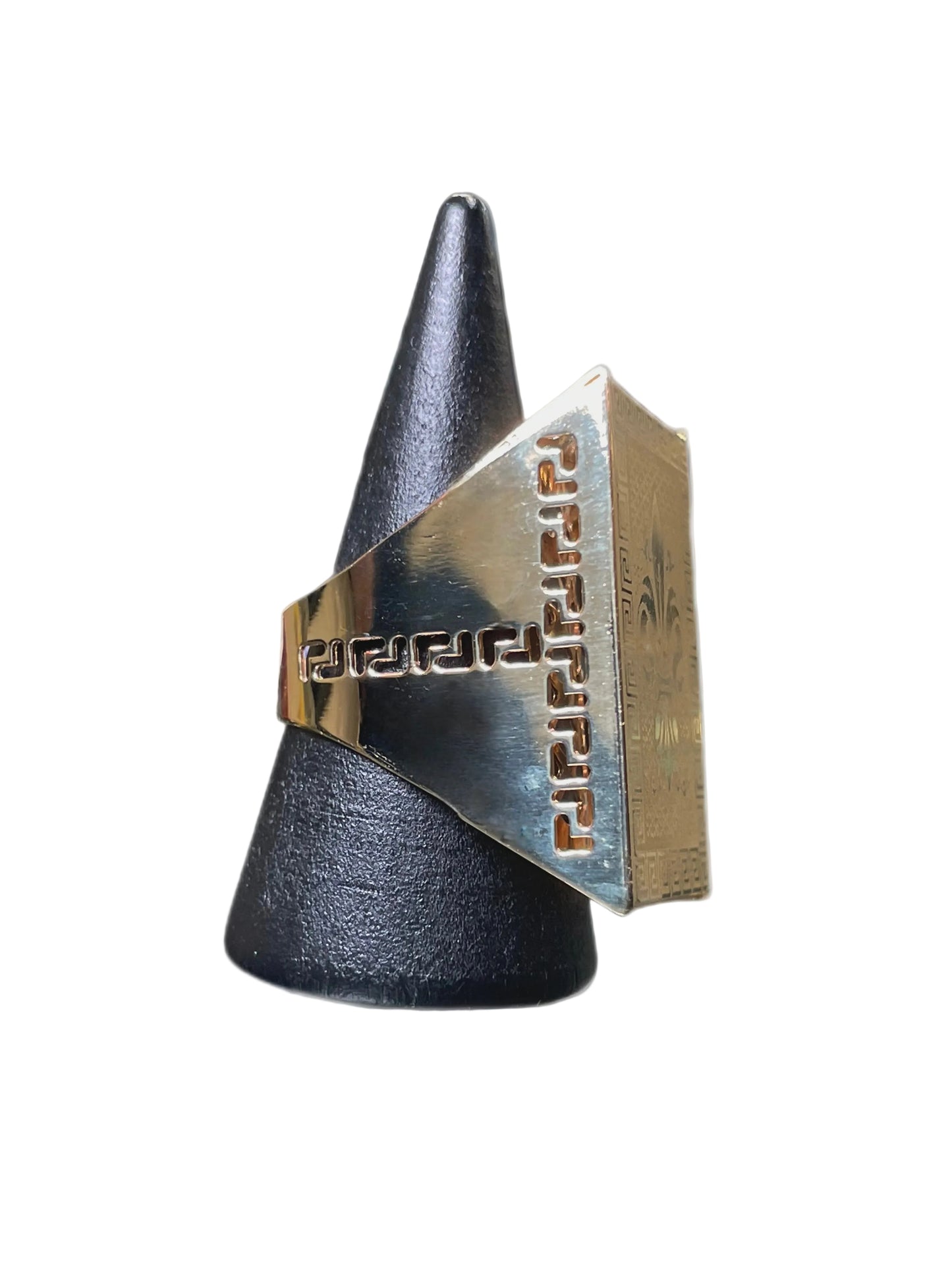 Chevalière rectangle lys