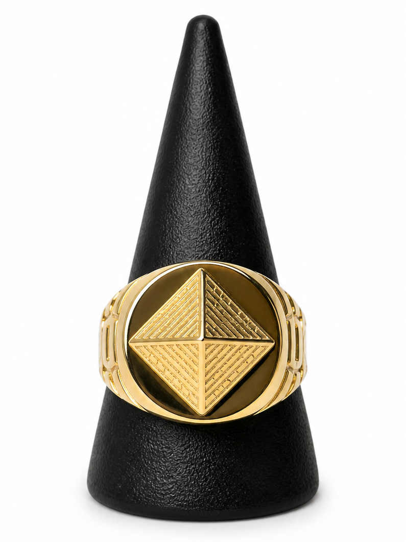 Chevalière ovale pyramide